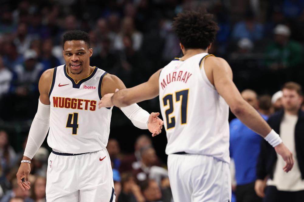 成了鲜明对 成了鲜明对